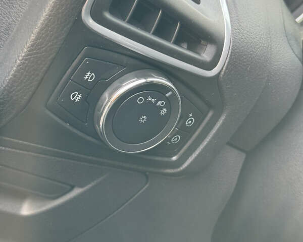 Серый Форд Фокус, объемом двигателя 1.6 л и пробегом 226 тыс. км за 8500 $, фото 23 на Automoto.ua