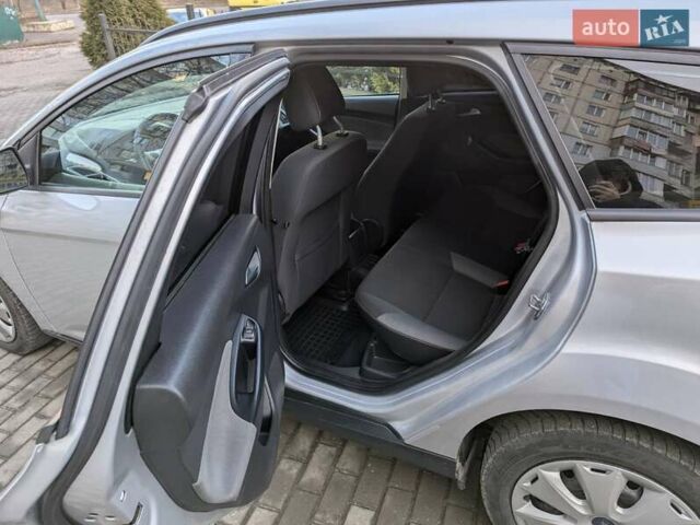 Форд Фокус 2012 у Рівному на Automoto.ua Сірий Форд Фокус, об'ємом двигуна 1.56 л та пробігом 241 тис. км за 7500 $, фото 7 на Automoto.ua