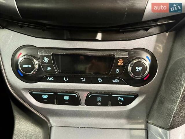 Серый Форд Фокус, объемом двигателя 1.6 л и пробегом 296 тыс. км за 7849 $, фото 4 на Automoto.ua