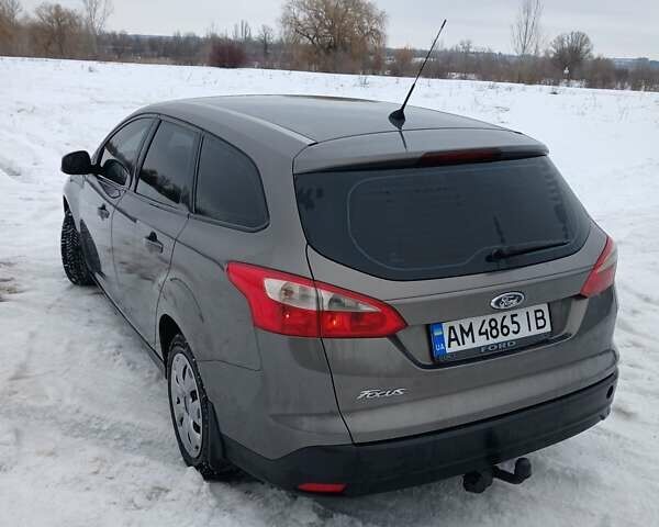 Серый Форд Фокус, объемом двигателя 1.6 л и пробегом 303 тыс. км за 6500 $, фото 4 на Automoto.ua