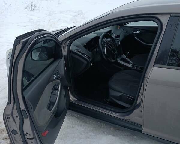 Серый Форд Фокус, объемом двигателя 1.6 л и пробегом 303 тыс. км за 6500 $, фото 11 на Automoto.ua