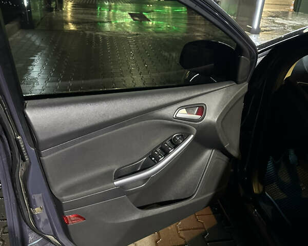 Серый Форд Фокус, объемом двигателя 1.6 л и пробегом 322 тыс. км за 8500 $, фото 11 на Automoto.ua