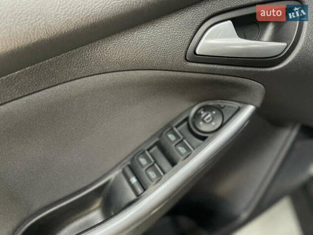 Сірий Форд Фокус, об'ємом двигуна 1.6 л та пробігом 242 тис. км за 8450 $, фото 28 на Automoto.ua