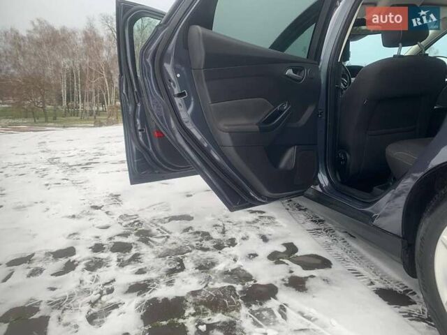 Серый Форд Фокус, объемом двигателя 1.6 л и пробегом 243 тыс. км за 7700 $, фото 39 на Automoto.ua