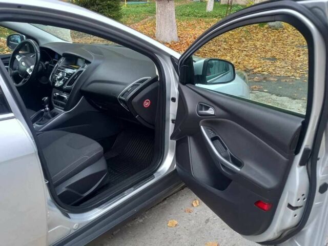Сірий Форд Фокус, об'ємом двигуна 2 л та пробігом 263 тис. км за 8200 $, фото 9 на Automoto.ua