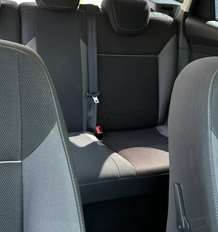 Серый Форд Фокус, объемом двигателя 1.6 л и пробегом 202 тыс. км за 8100 $, фото 13 на Automoto.ua