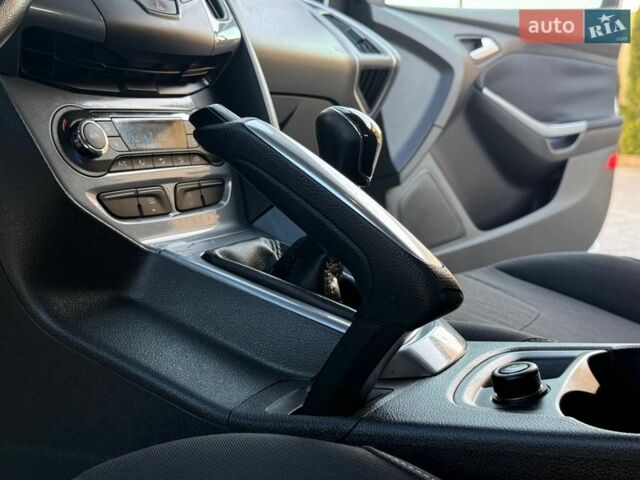 Серый Форд Фокус, объемом двигателя 0 л и пробегом 201 тыс. км за 7650 $, фото 85 на Automoto.ua