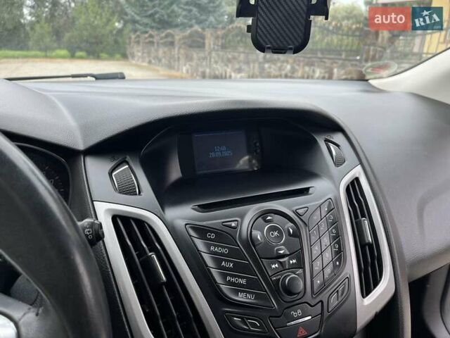 Серый Форд Фокус, объемом двигателя 1.6 л и пробегом 260 тыс. км за 7200 $, фото 16 на Automoto.ua