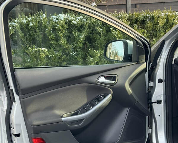 Серый Форд Фокус, объемом двигателя 1.6 л и пробегом 226 тыс. км за 8500 $, фото 21 на Automoto.ua