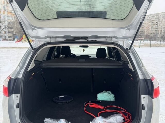 Серый Форд Фокус, объемом двигателя 1.6 л и пробегом 280 тыс. км за 4850 $, фото 4 на Automoto.ua