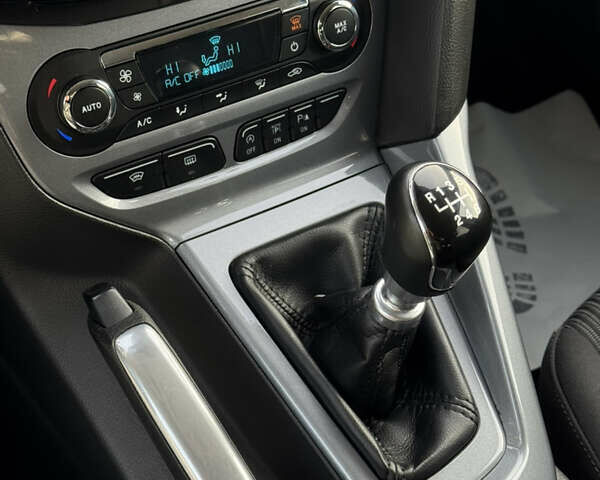 Серый Форд Фокус, объемом двигателя 1.6 л и пробегом 226 тыс. км за 8500 $, фото 30 на Automoto.ua