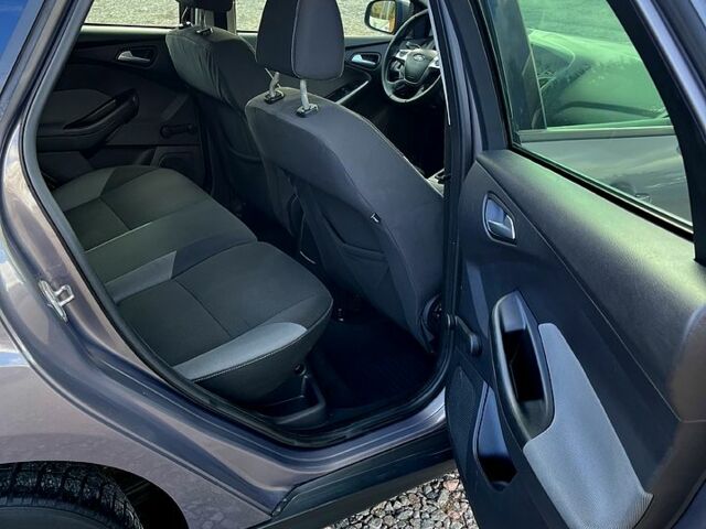 Серый Форд Фокус, объемом двигателя 1.6 л и пробегом 265 тыс. км за 6600 $, фото 9 на Automoto.ua