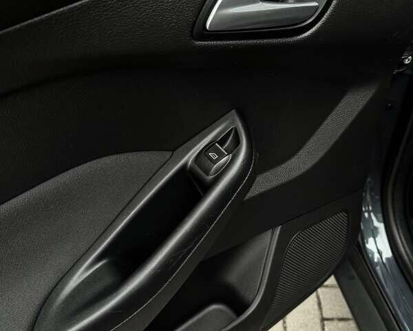 Серый Форд Фокус, объемом двигателя 1.6 л и пробегом 200 тыс. км за 8700 $, фото 40 на Automoto.ua