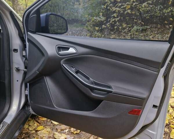 Сірий Форд Фокус, об'ємом двигуна 1 л та пробігом 80 тис. км за 7500 $, фото 41 на Automoto.ua