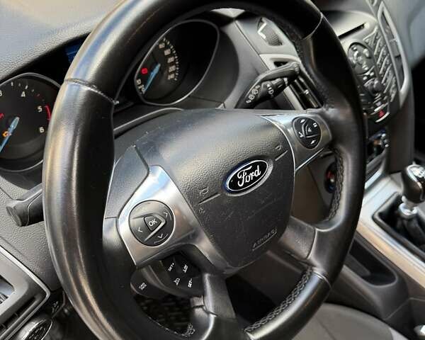 Серый Форд Фокус, объемом двигателя 1.6 л и пробегом 297 тыс. км за 7500 $, фото 8 на Automoto.ua