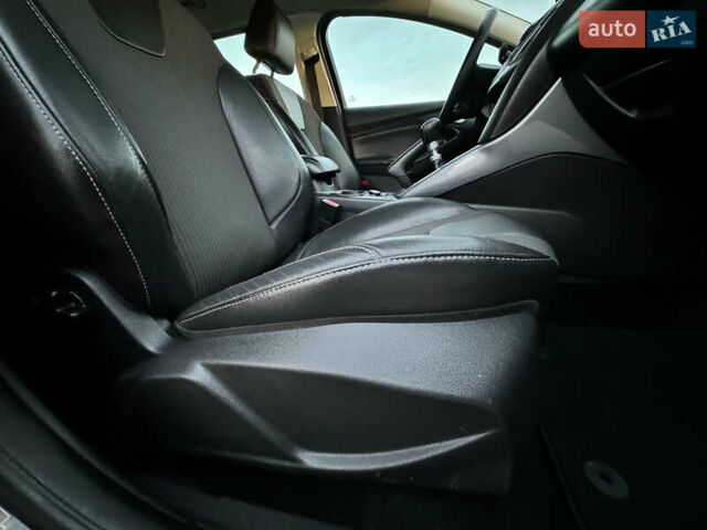 Сірий Форд Фокус, об'ємом двигуна 1.6 л та пробігом 219 тис. км за 9250 $, фото 133 на Automoto.ua