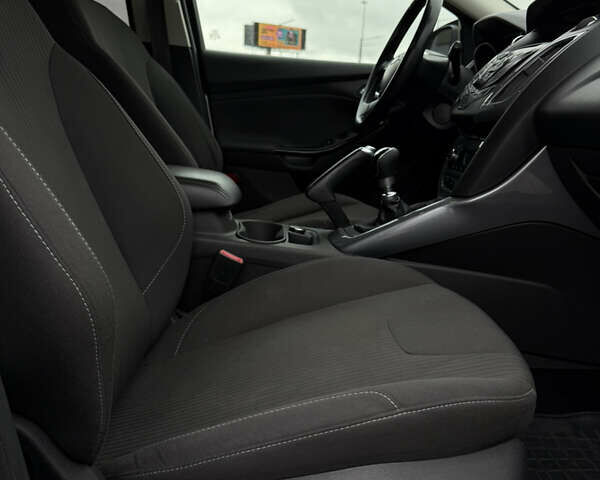 Серый Форд Фокус, объемом двигателя 1.56 л и пробегом 232 тыс. км за 7400 $, фото 23 на Automoto.ua