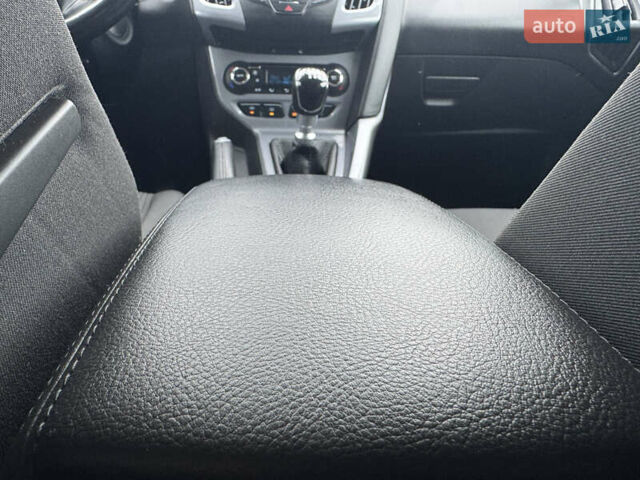 Серый Форд Фокус, объемом двигателя 1.6 л и пробегом 219 тыс. км за 8749 $, фото 77 на Automoto.ua