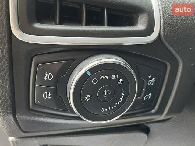 Серый Форд Фокус, объемом двигателя 1.56 л и пробегом 234 тыс. км за 8500 $, фото 12 на Automoto.ua