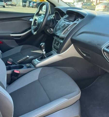 Серый Форд Фокус, объемом двигателя 1.6 л и пробегом 271 тыс. км за 6950 $, фото 18 на Automoto.ua