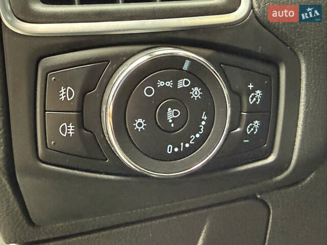 Серый Форд Фокус, объемом двигателя 1.6 л и пробегом 227 тыс. км за 8900 $, фото 46 на Automoto.ua