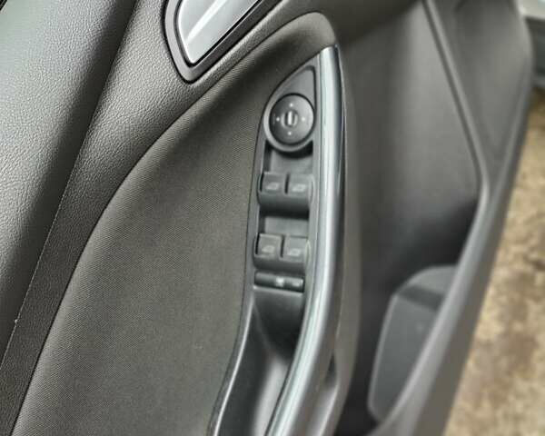 Сірий Форд Фокус, об'ємом двигуна 1.56 л та пробігом 210 тис. км за 8500 $, фото 24 на Automoto.ua