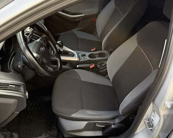 Серый Форд Фокус, объемом двигателя 1.6 л и пробегом 297 тыс. км за 7500 $, фото 6 на Automoto.ua