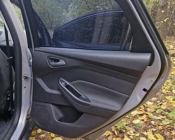 Сірий Форд Фокус, об'ємом двигуна 1 л та пробігом 80 тис. км за 7500 $, фото 52 на Automoto.ua