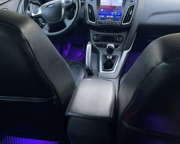 Серый Форд Фокус, объемом двигателя 1.56 л и пробегом 197 тыс. км за 8500 $, фото 17 на Automoto.ua