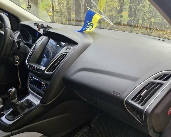 Сірий Форд Фокус, об'ємом двигуна 1 л та пробігом 80 тис. км за 7500 $, фото 36 на Automoto.ua