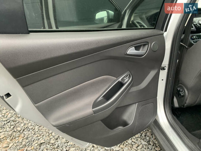 Серый Форд Фокус, объемом двигателя 1.6 л и пробегом 215 тыс. км за 8200 $, фото 21 на Automoto.ua