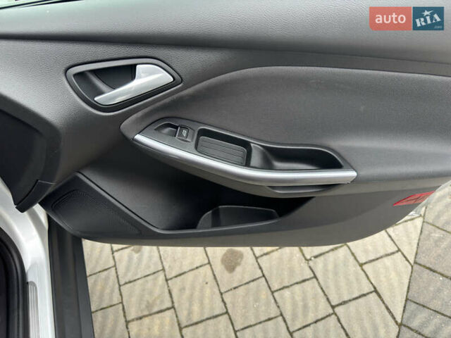 Серый Форд Фокус, объемом двигателя 1.6 л и пробегом 219 тыс. км за 8749 $, фото 47 на Automoto.ua