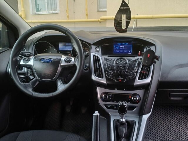 Серый Форд Фокус, объемом двигателя 1.6 л и пробегом 294 тыс. км за 7400 $, фото 5 на Automoto.ua