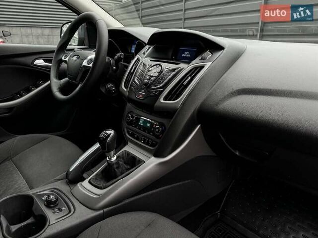 Серый Форд Фокус, объемом двигателя 1.6 л и пробегом 200 тыс. км за 8700 $, фото 39 на Automoto.ua