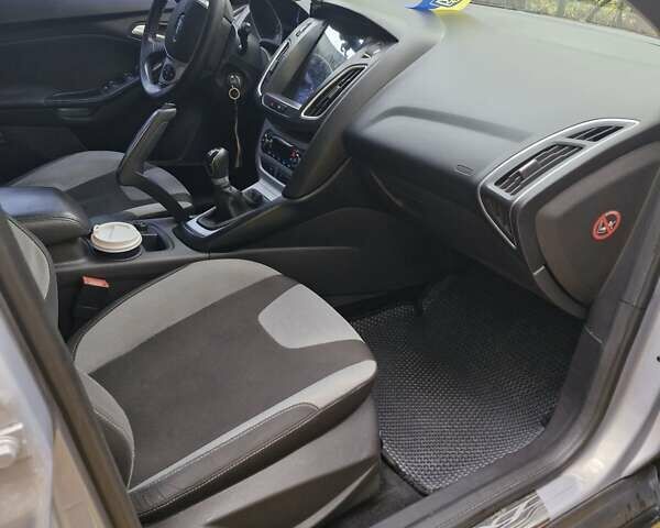 Сірий Форд Фокус, об'ємом двигуна 1 л та пробігом 80 тис. км за 7500 $, фото 43 на Automoto.ua