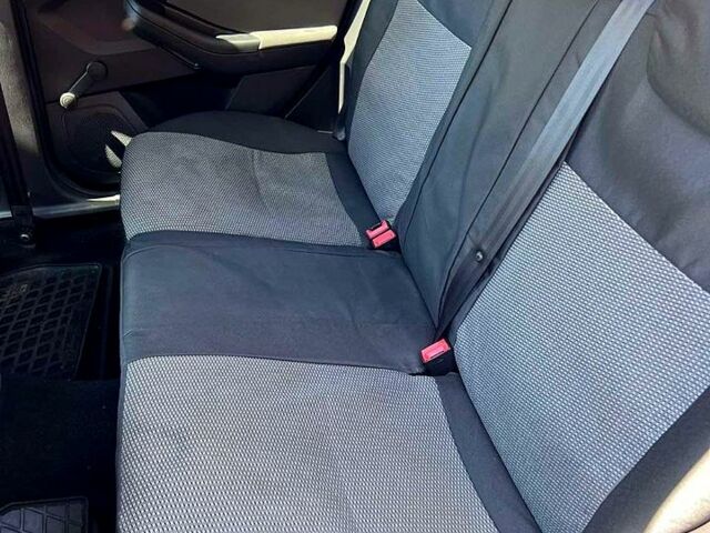 Серый Форд Фокус, объемом двигателя 1.6 л и пробегом 21800 тыс. км за 7500 $, фото 9 на Automoto.ua