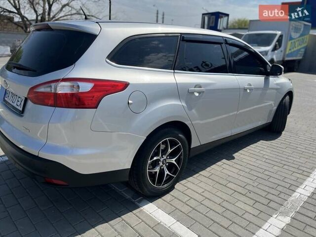 Форд Фокус 2013 в Новоукраинке на Automoto.ua Серый Форд Фокус, объемом двигателя 1.6 л и пробегом 257 тыс. км за 7900 $, фото 6 на Automoto.ua