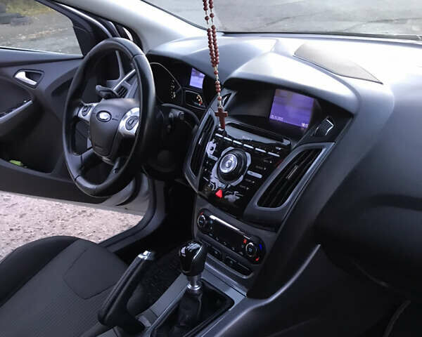 Форд Фокус 2013 в Львове на Automoto.ua Серый Форд Фокус, объемом двигателя 1.56 л и пробегом 259 тыс. км за 8400 $, фото 20 на Automoto.ua