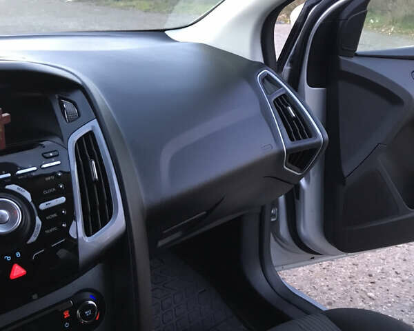 Форд Фокус 2013 в Львове на Automoto.ua Серый Форд Фокус, объемом двигателя 1.56 л и пробегом 259 тыс. км за 8400 $, фото 28 на Automoto.ua