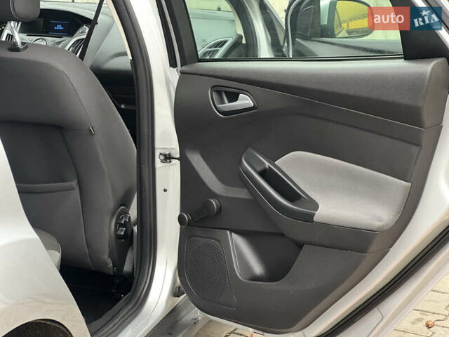 Серый Форд Фокус, объемом двигателя 1.6 л и пробегом 243 тыс. км за 7000 $, фото 19 на Automoto.ua