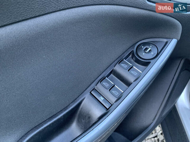 Форд Фокус 2013 в Ровно на Automoto.ua Серый Форд Фокус, объемом двигателя 1.6 л и пробегом 236 тыс. км за 7950 $, фото 40 на Automoto.ua