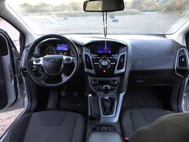 Серый Форд Фокус, объемом двигателя 1.6 л и пробегом 259 тыс. км за 8400 $, фото 6 на Automoto.ua