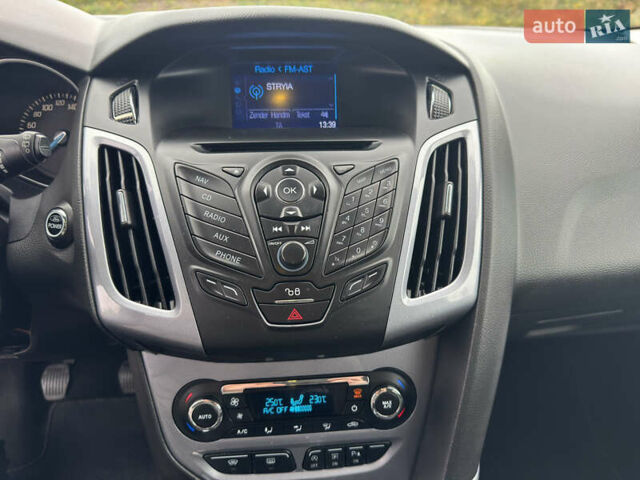 Сірий Форд Фокус, об'ємом двигуна 1.6 л та пробігом 219 тис. км за 8599 $, фото 37 на Automoto.ua