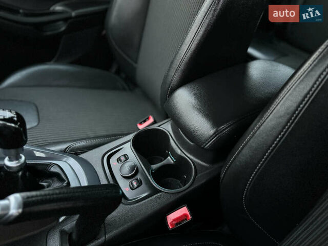 Серый Форд Фокус, объемом двигателя 1.6 л и пробегом 219 тыс. км за 9499 $, фото 95 на Automoto.ua