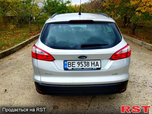 Форд Фокус 2013 в Вознесенске на Automoto.ua Серый Форд Фокус, объемом двигателя 1 л и пробегом 133 тыс. км за 6600 $, фото 4 на Automoto.ua