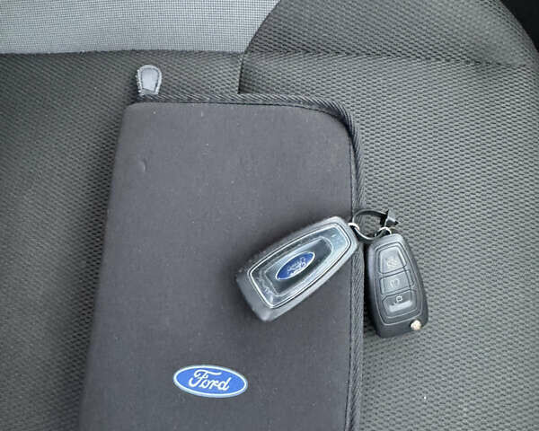 Сірий Форд Фокус, об'ємом двигуна 2 л та пробігом 253 тис. км за 7950 $, фото 29 на Automoto.ua