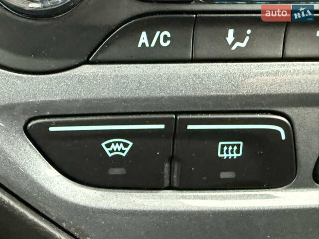 Серый Форд Фокус, объемом двигателя 1.6 л и пробегом 232 тыс. км за 9200 $, фото 49 на Automoto.ua