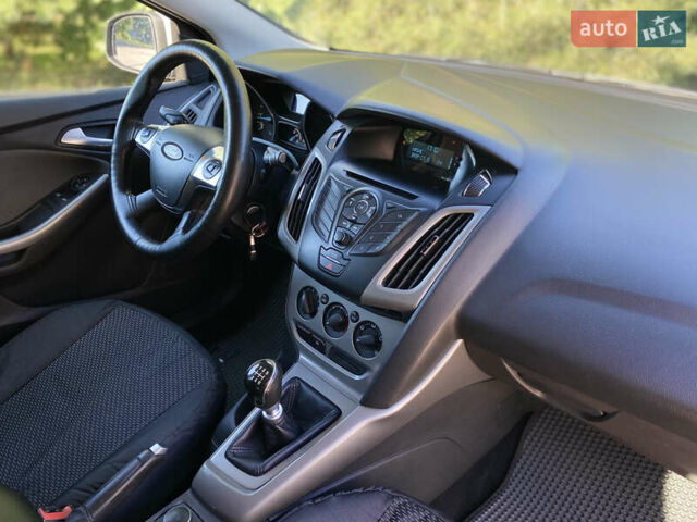 Форд Фокус 2013 у Києві на Automoto.ua Сірий Форд Фокус, об'ємом двигуна 1.6 л та пробігом 242 тис. км за 6990 $, фото 15 на Automoto.ua