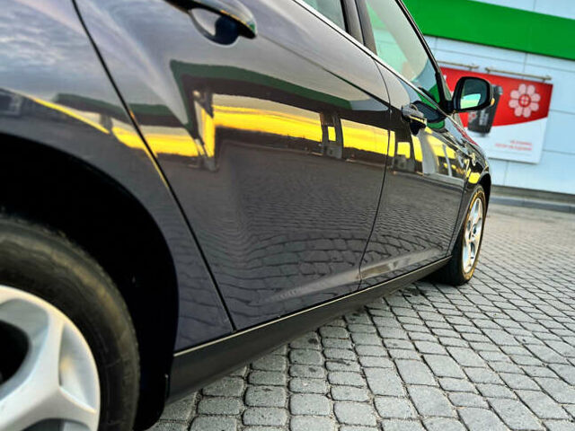 Серый Форд Фокус, объемом двигателя 1.6 л и пробегом 219 тыс. км за 9499 $, фото 31 на Automoto.ua