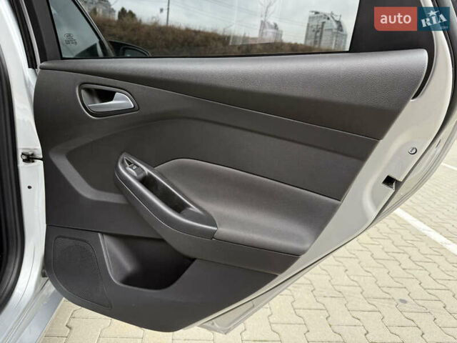 Серый Форд Фокус, объемом двигателя 1.56 л и пробегом 232 тыс. км за 7400 $, фото 26 на Automoto.ua